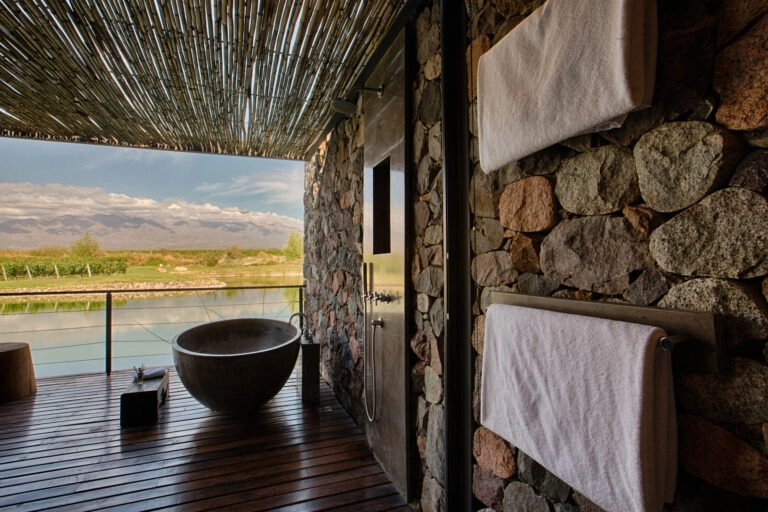 The Vines Resort and Spa - Two Bedroom Deluxe Villa Lake Andes View Single (3)_resultado